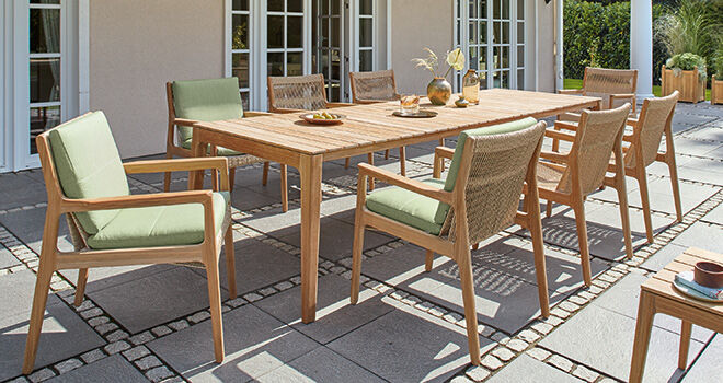 Gartenmöbel aus Teak, Edelstahl und Geflecht Garpa