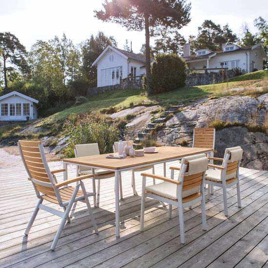 garpa_gartenstuhl_hochlehner_Armlehnstuhl_mit_armlehne_teak_aluminium_verstellbar_monterey_recliner_ambiente_1500x1500