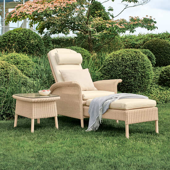 garpa_aluminium_creme_gewebe_wetterfest_hochwertig_savannah_deck_chair_ambiente_1500x1500