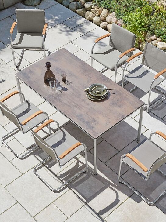 Portland Tisch Edelstahl/Kunstharz Patina Graubraun